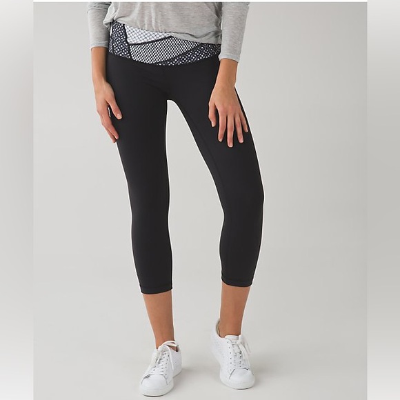 Lululemon Wunder Under Crop III *Full-On Luon - Picture 1 of 6